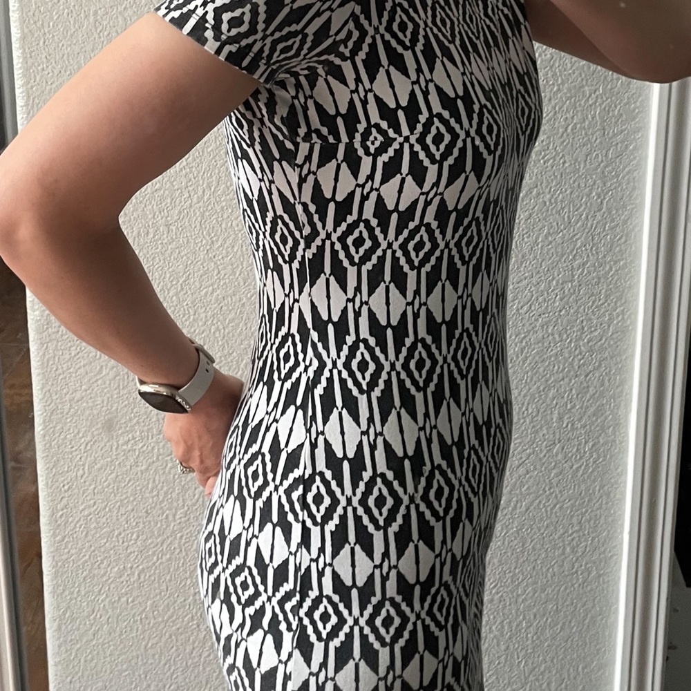 Old navy above the knee black and white dress
